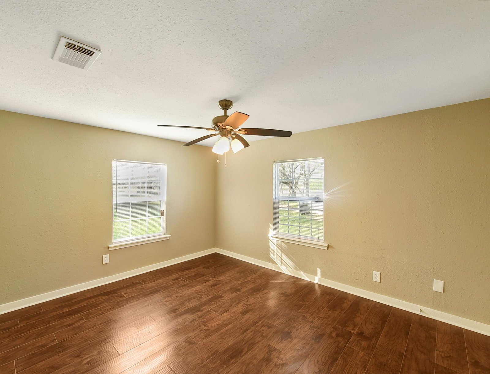 1029 Sycamore St La Marque, TX 77568 property image