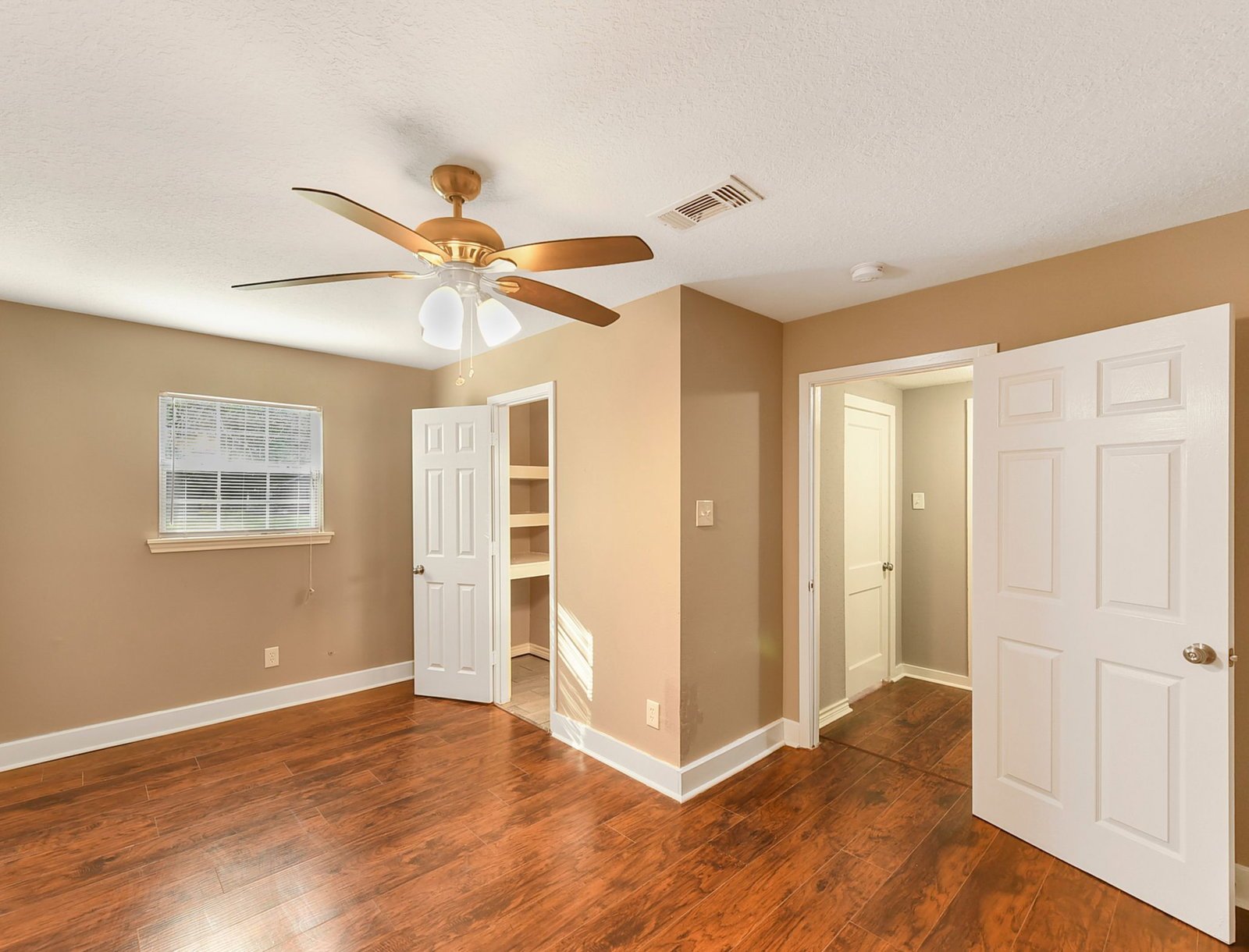 1029 Sycamore St La Marque, TX 77568 property image