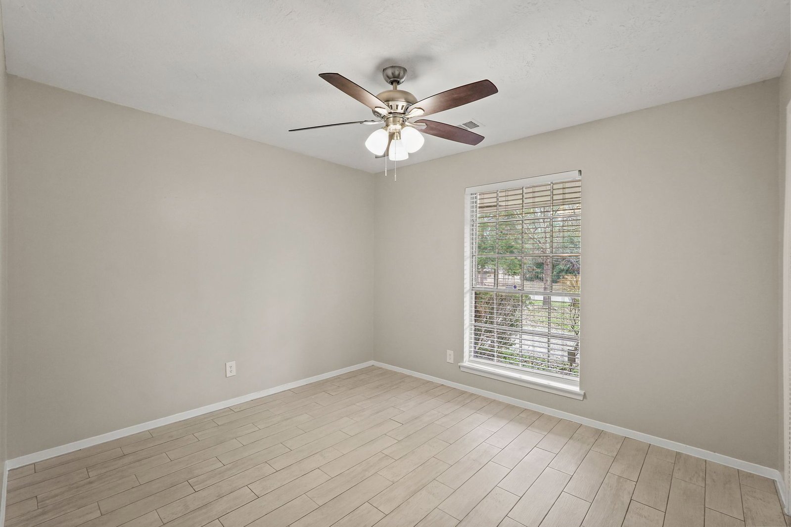 105 Navajo Dr Montgomery, TX 77316 property image