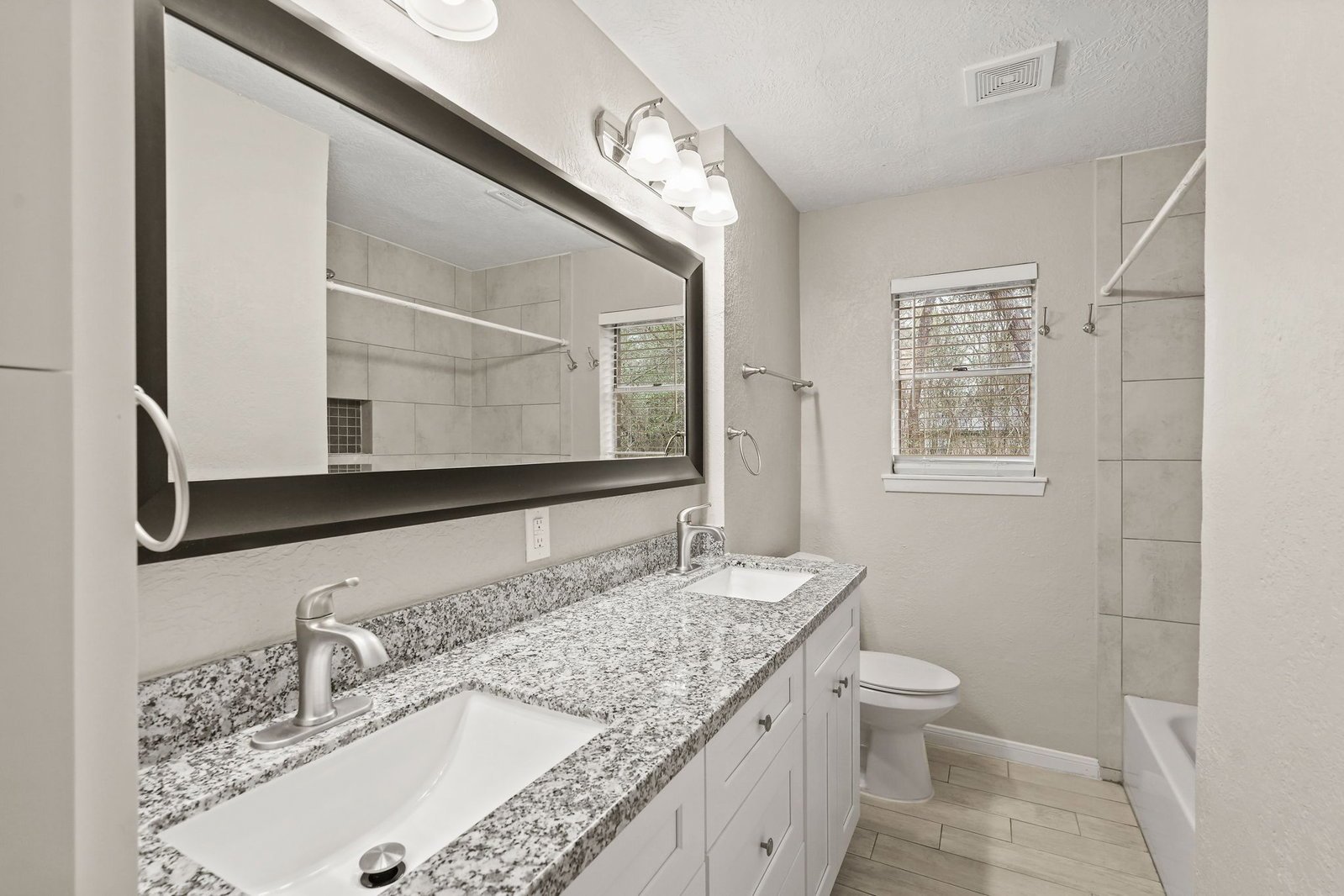 105 Navajo Dr Montgomery, TX 77316 property image