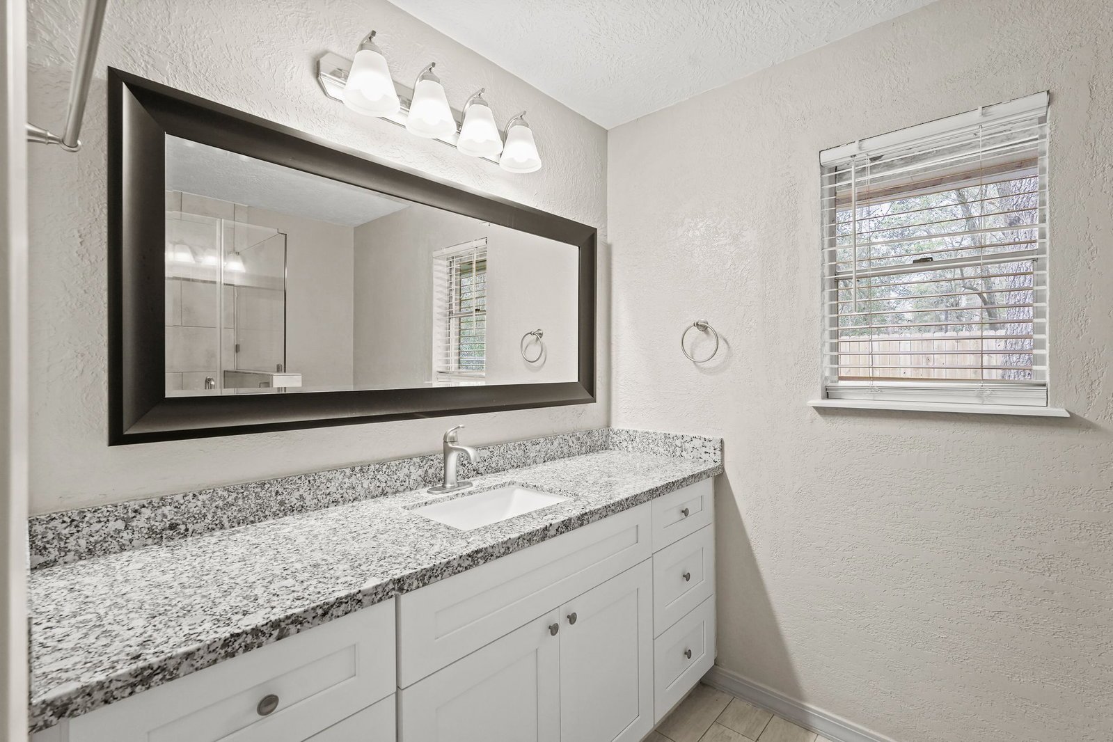 105 Navajo Dr Montgomery, TX 77316 property image