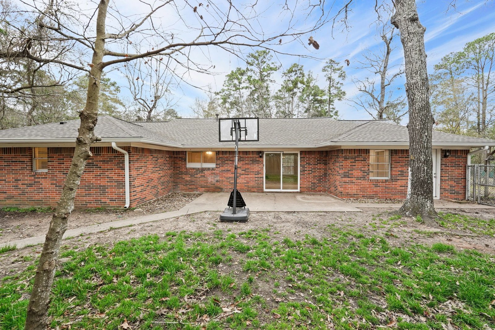 105 Navajo Dr Montgomery, TX 77316 property image