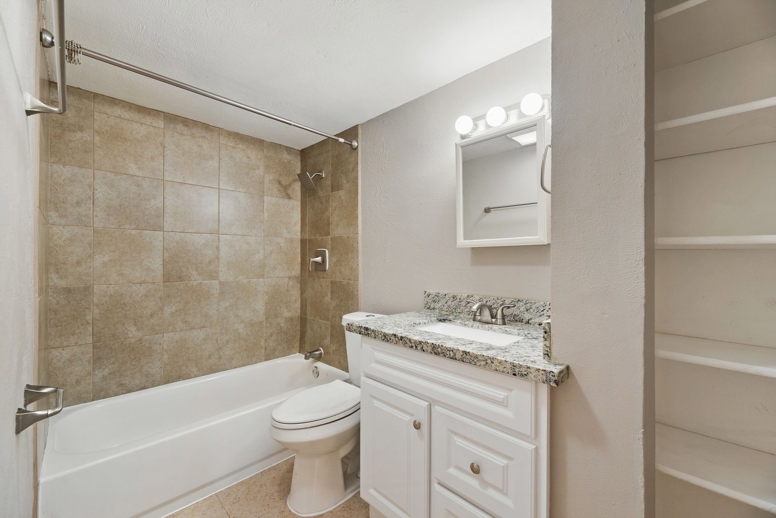 17615 Autumn Hills Dr Houston, TX 77084 property image