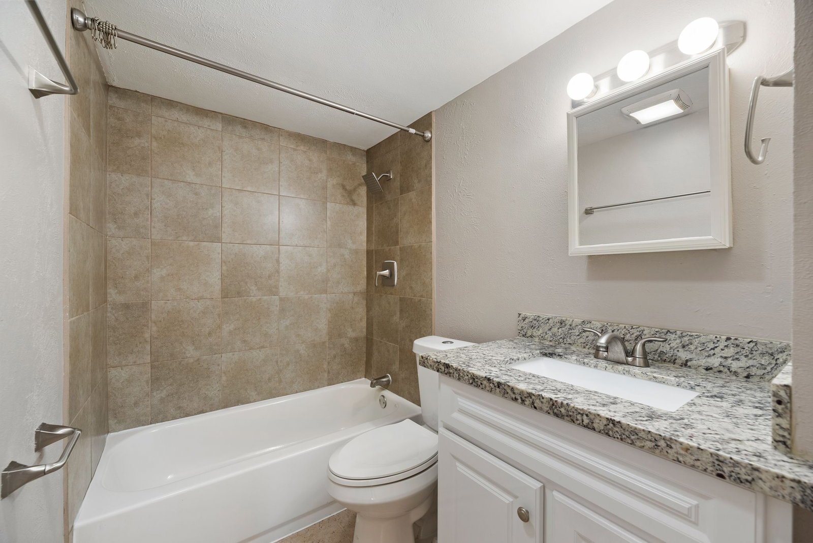 17615 Autumn Hills Dr Houston, TX 77084 property image