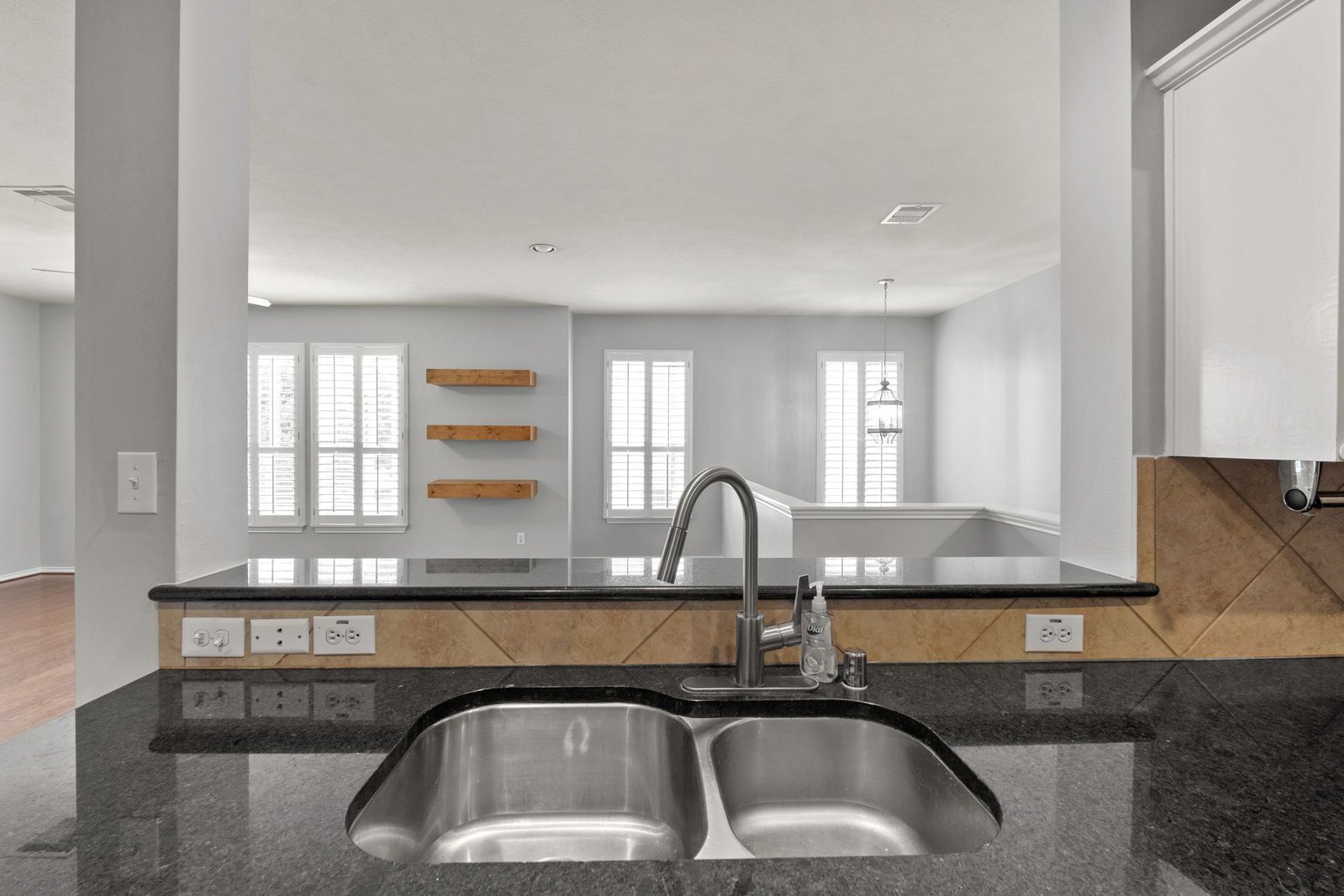 5314 Schuler Street Houston, TX 77007 property image