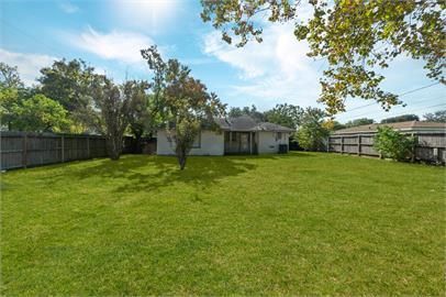 1502 15th Avenue North Texas City, TX 77590 property image