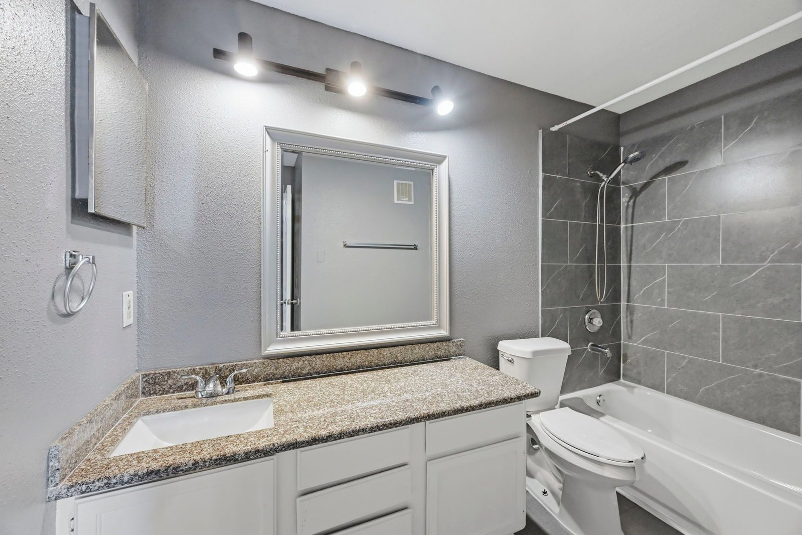 14550 Fonmeadow Drive #1200 Houston, TX 77035 property image
