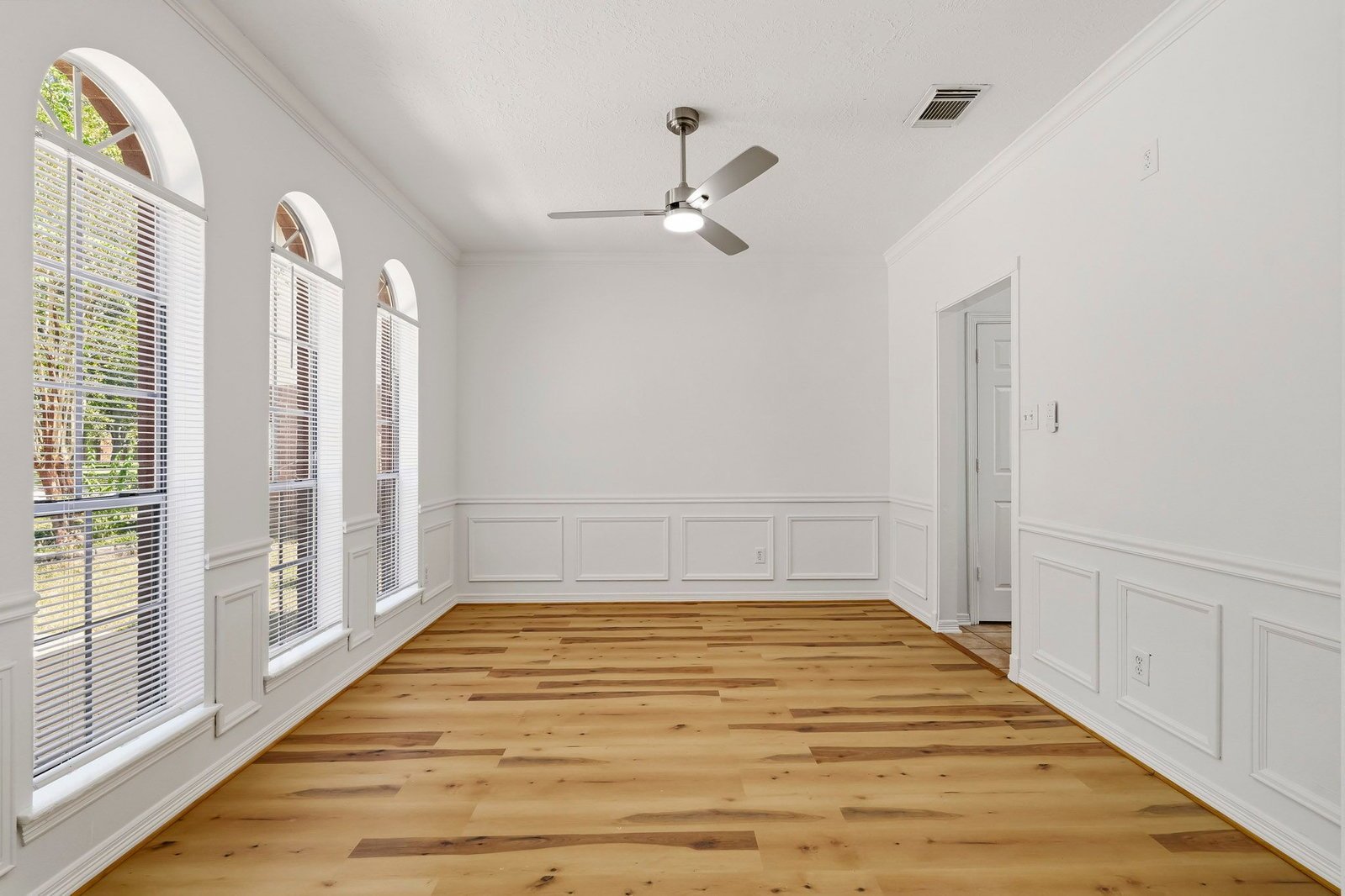 1925 Lori Court Seabrook, TX 77586 property image