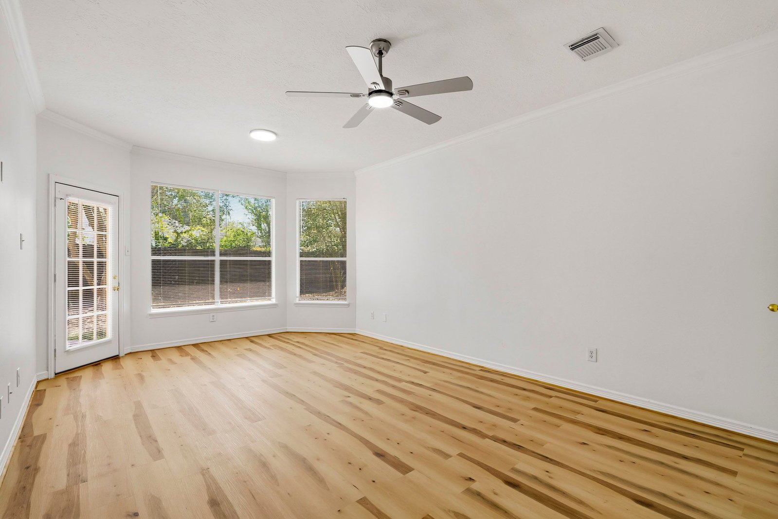 1925 Lori Court Seabrook, TX 77586 property image