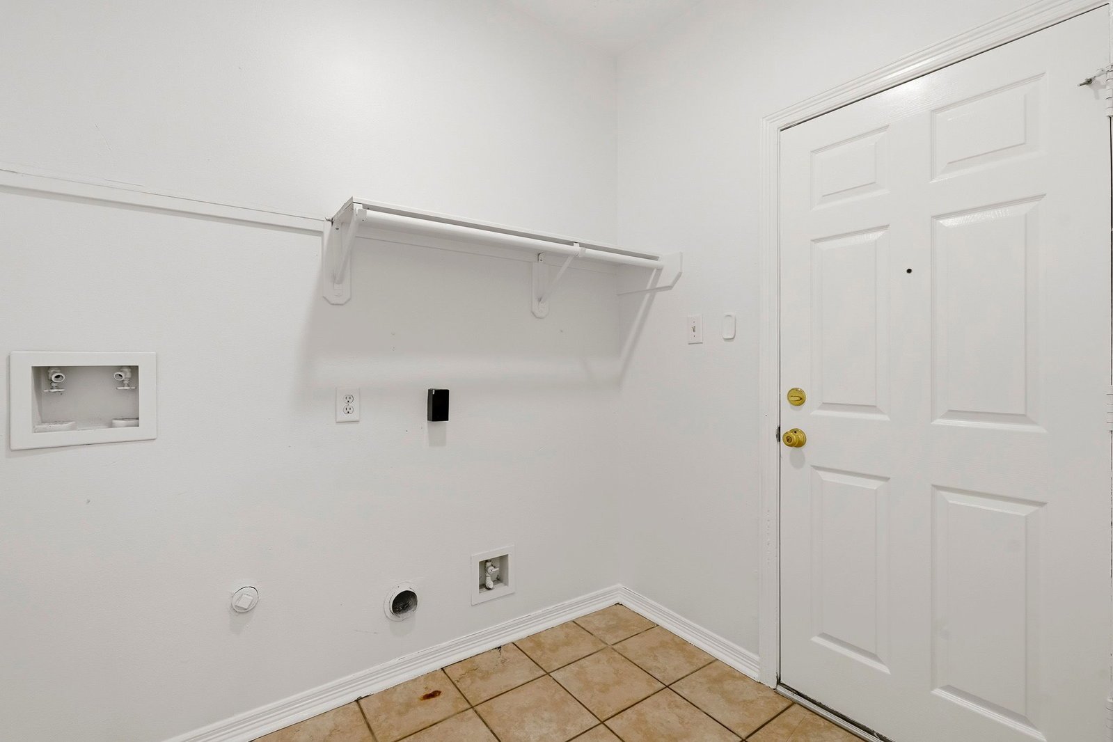 1925 Lori Court Seabrook, TX 77586 property image