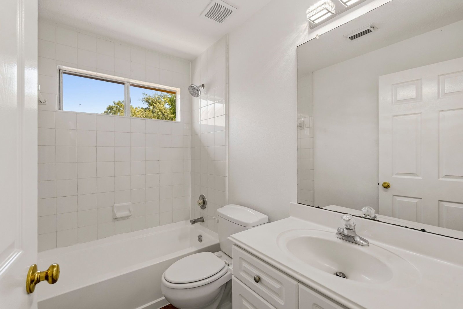 1925 Lori Court Seabrook, TX 77586 property image