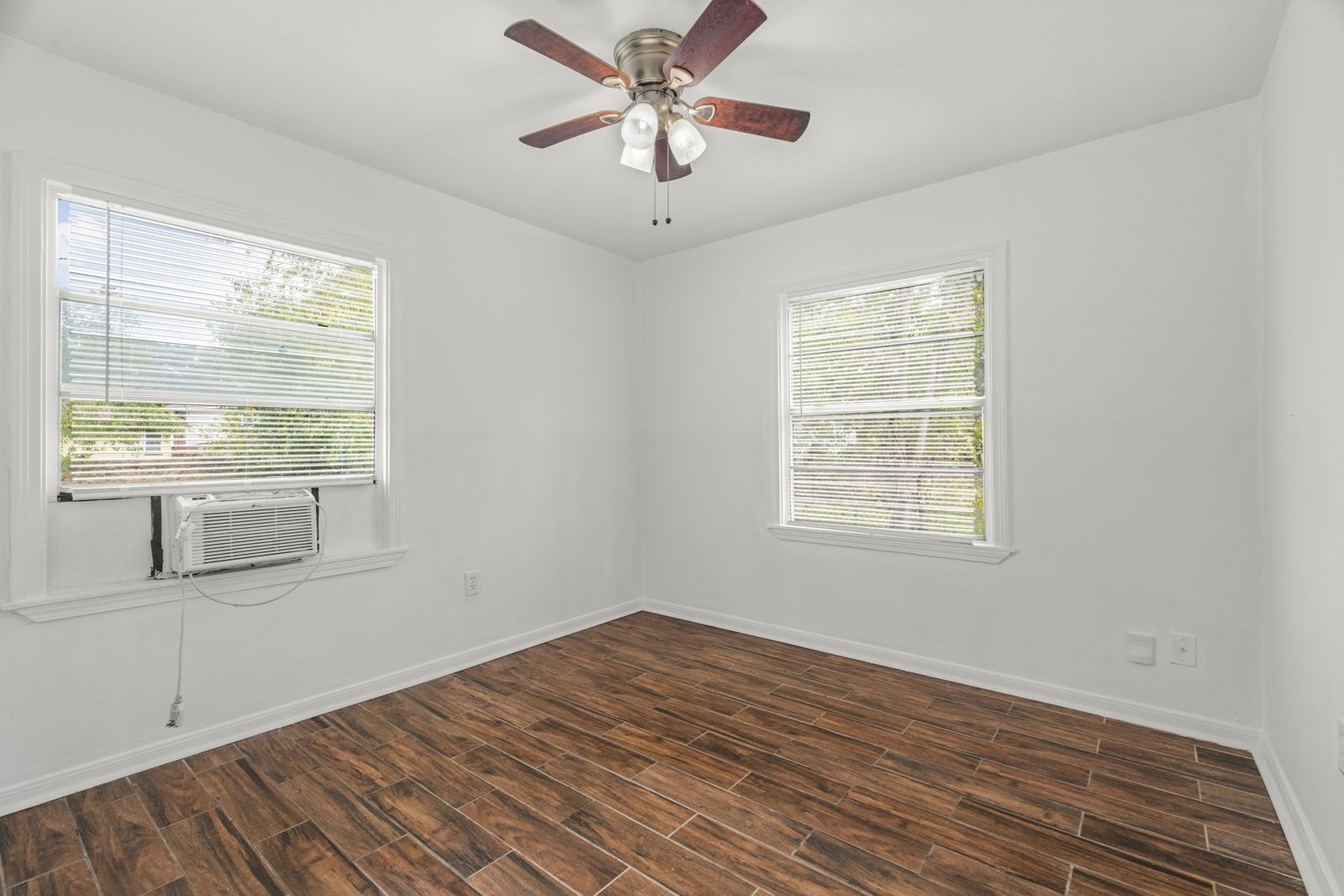 729 East 41st Street Houston, TX 77022 property image