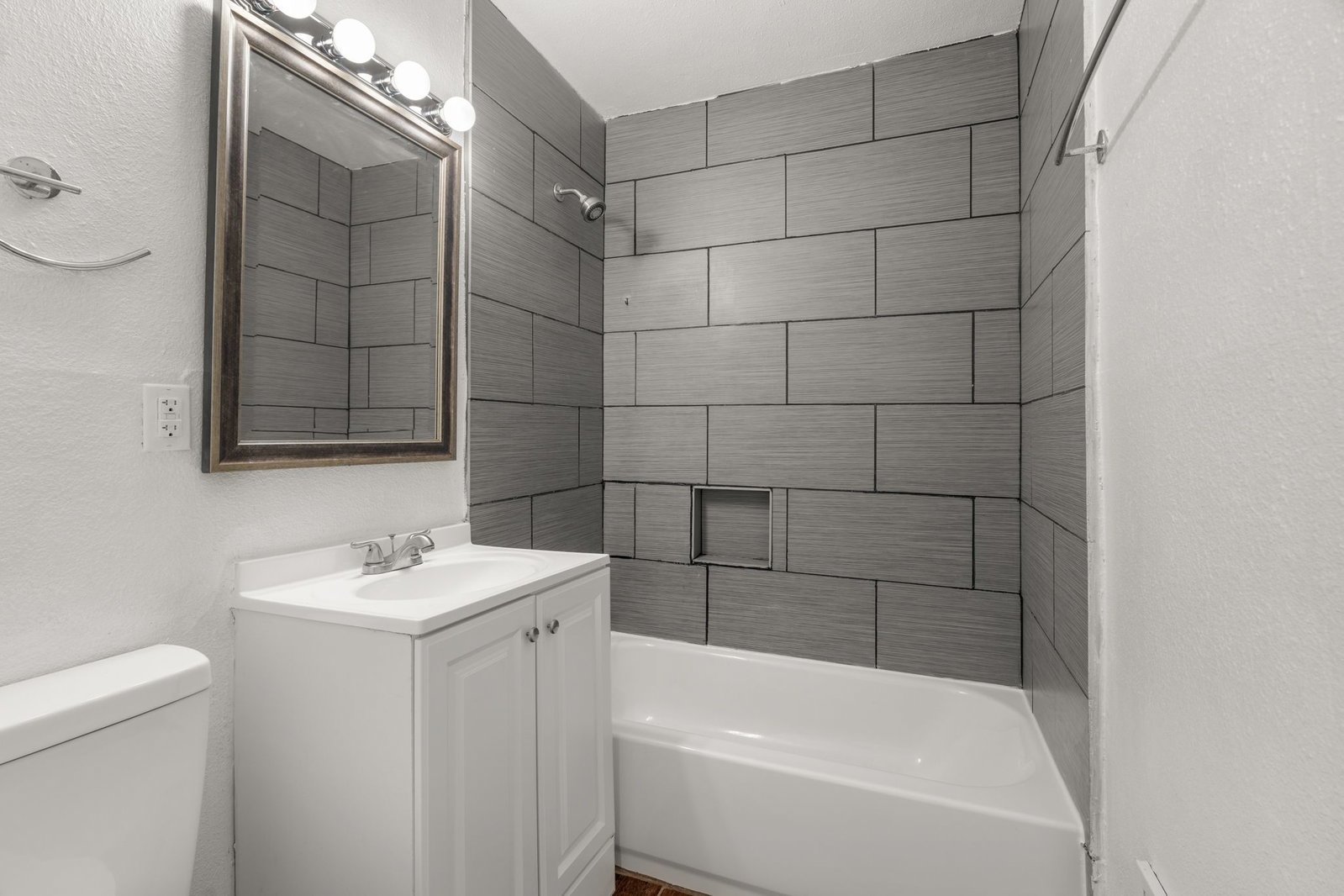 729 East 41st Street Houston, TX 77022 property image