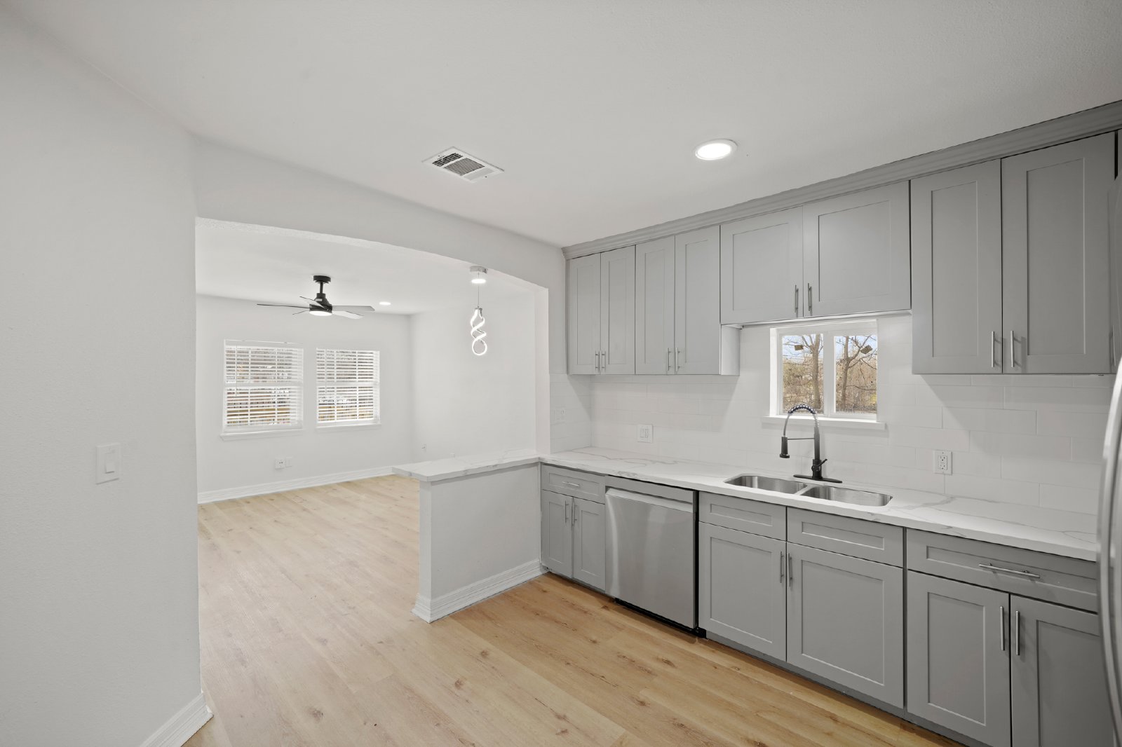 Farmer Street (3501) - B - 1 property image