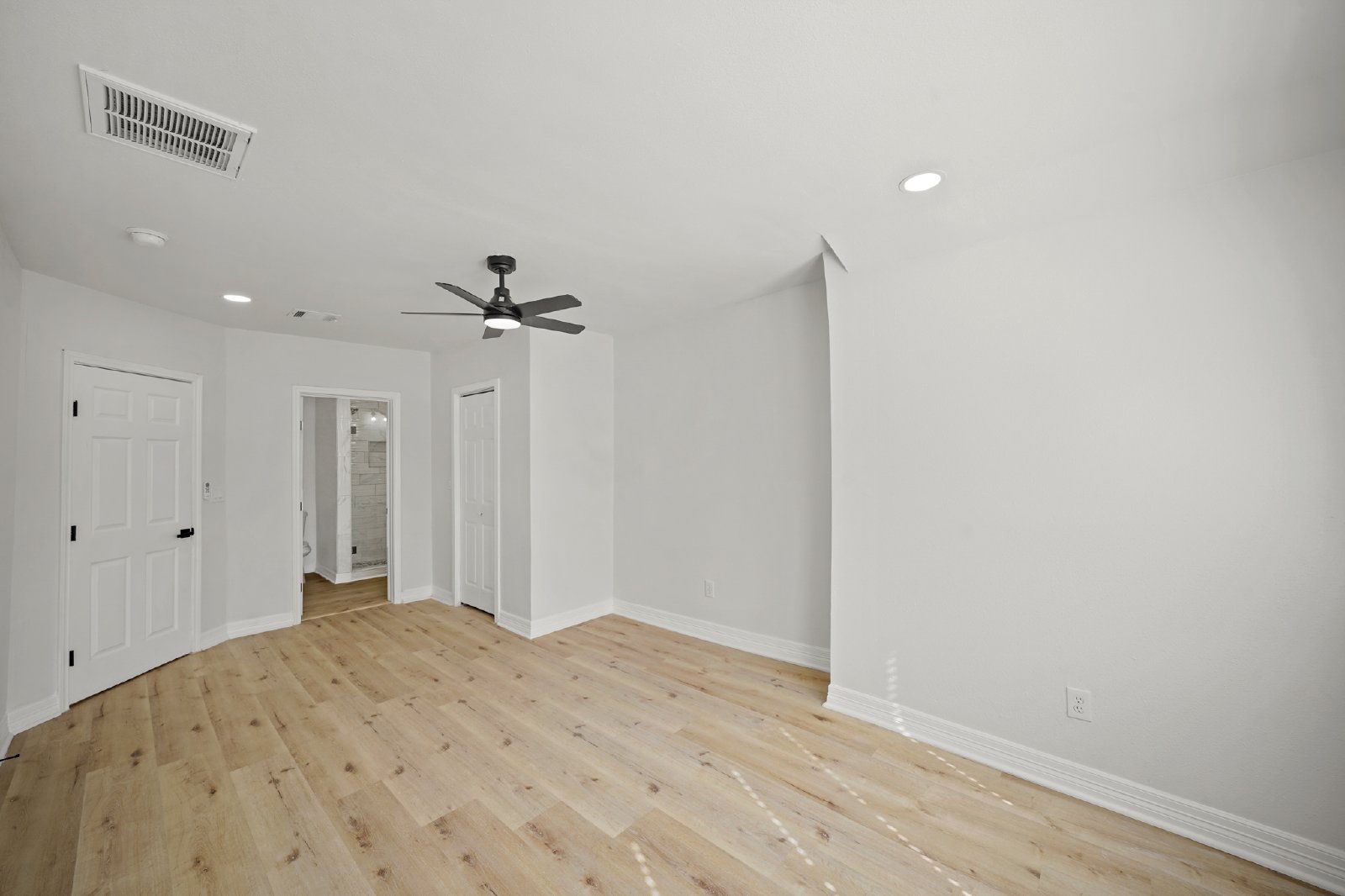 Farmer Street (3501) - B - 1 property image