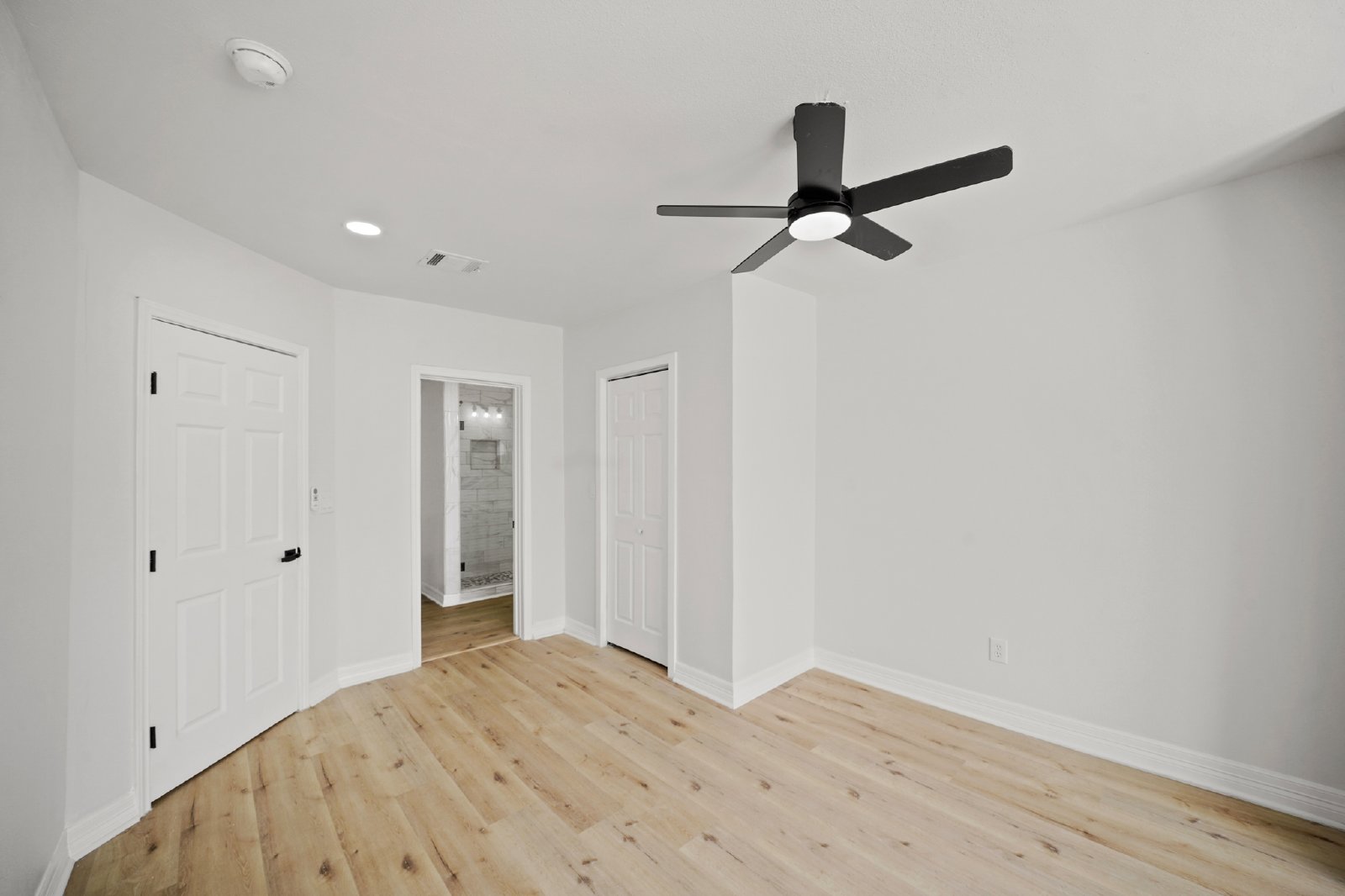 Farmer Street (3501) - B - 1 property image