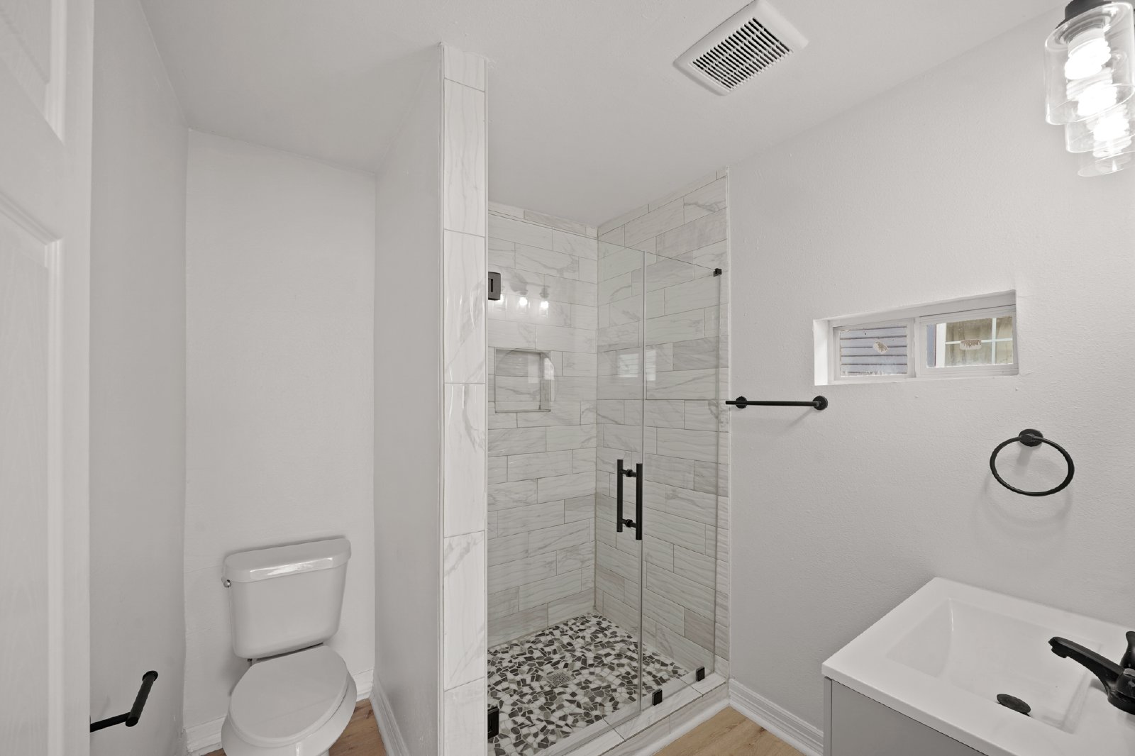 Farmer Street (3501) - B - 1 property image