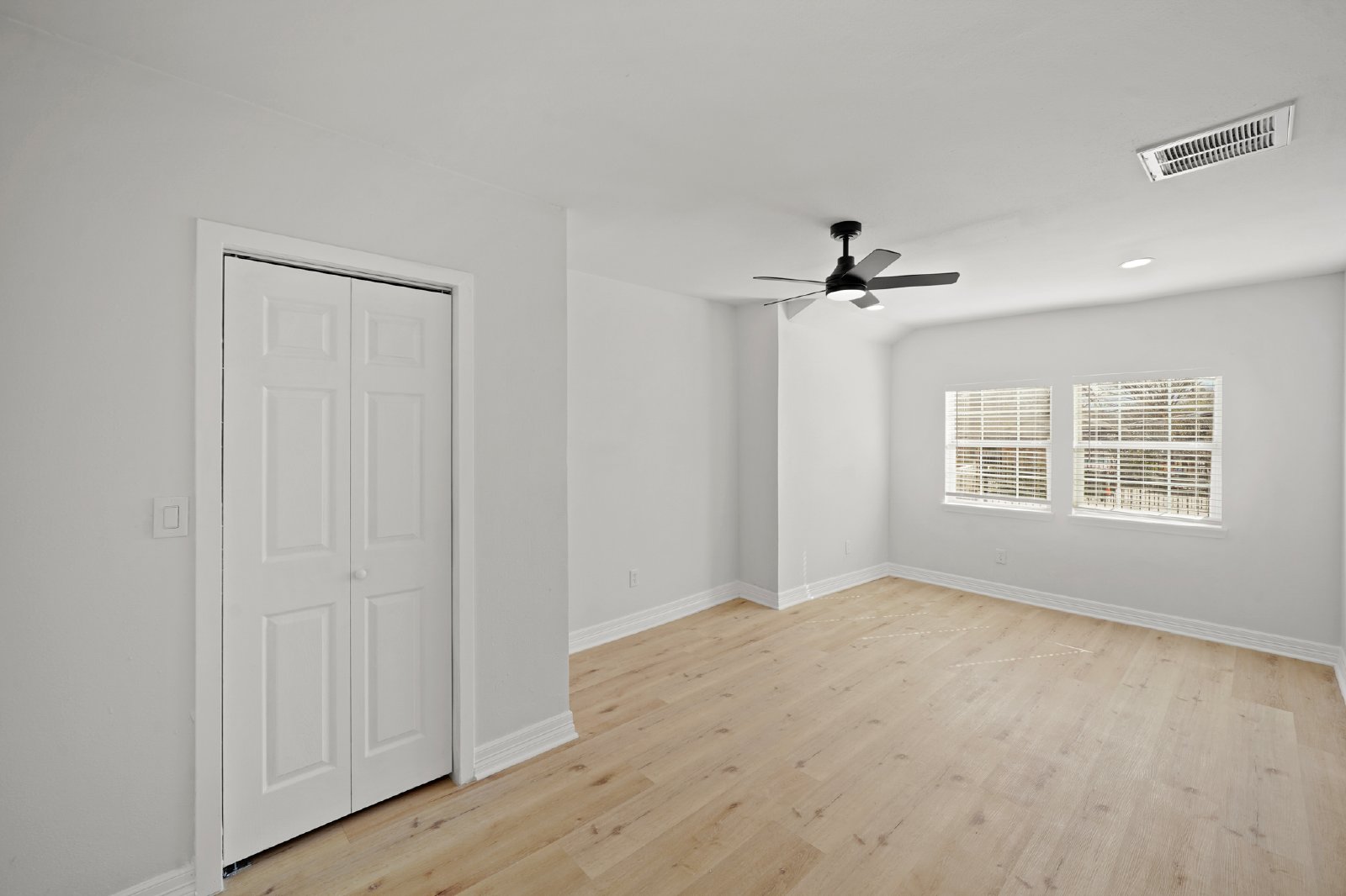 Farmer Street (3501) - B - 1 property image