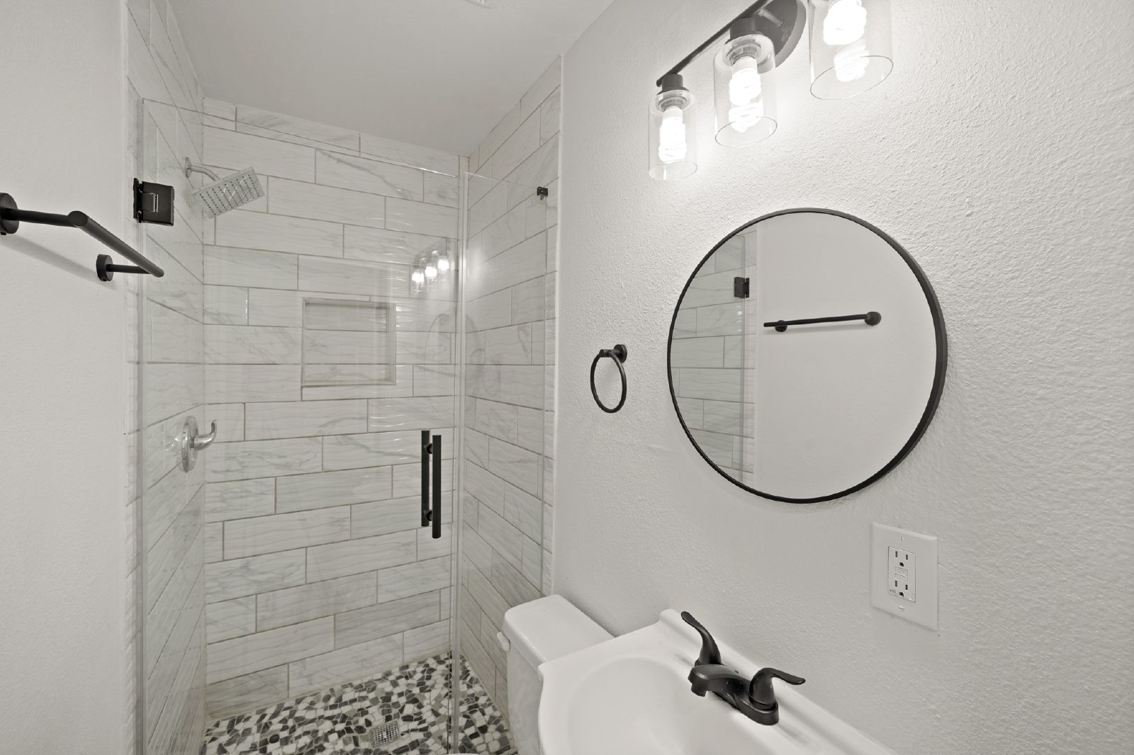 Farmer Street (3501) - B - 1 property image