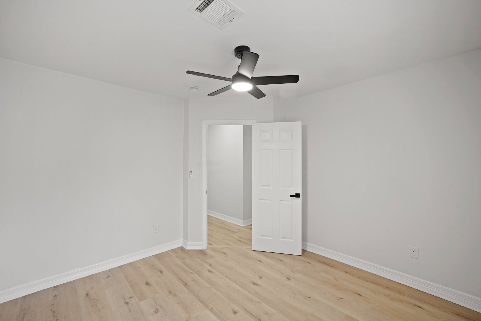 Farmer Street (3501) - B - 1 property image