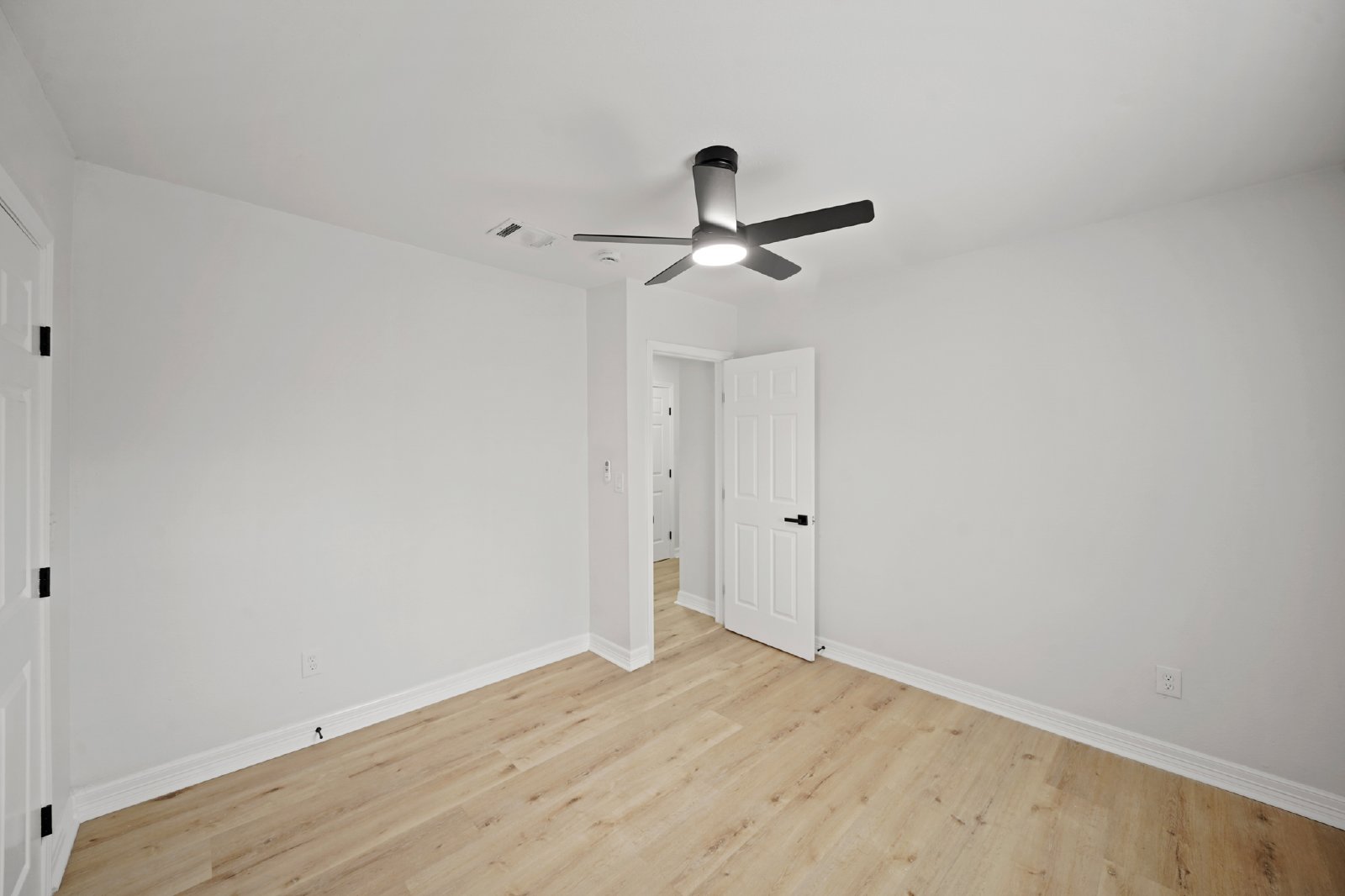 Farmer Street (3501) - B - 1 property image