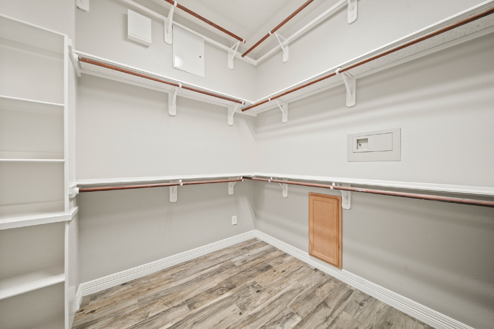 Middle Lake Ct (6403) - P - 1 property image