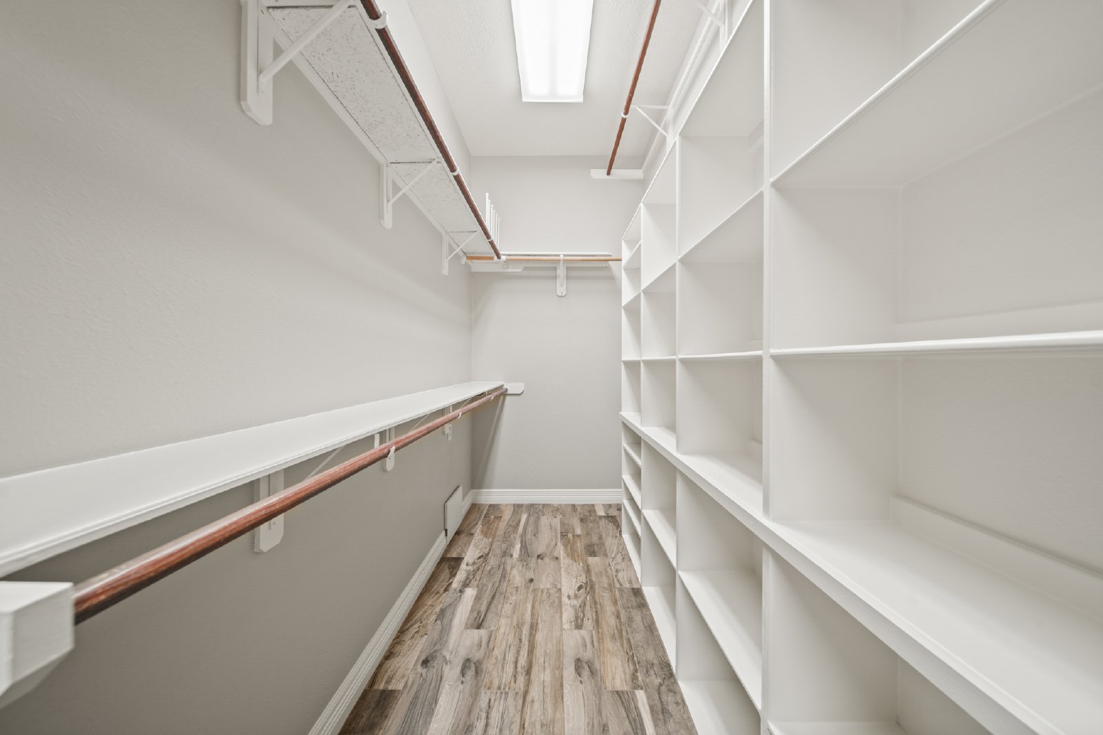 Middle Lake Ct (6403) - P - 1 property image