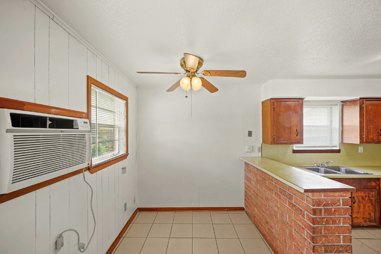 Octavia Street (6116 & 6116 1/2) - T - 1/2 property image